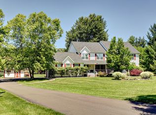 2 Coventry Ln, Hopewell, NJ 08525