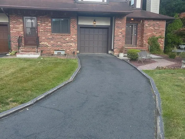 32 Cambridge Dr, Ewing, NJ 08628