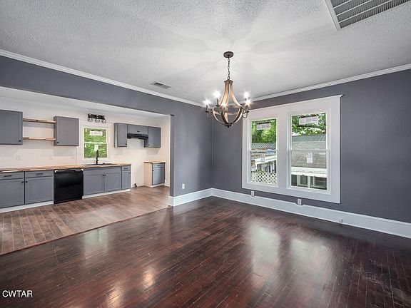 3rd image of 239 Watkins St