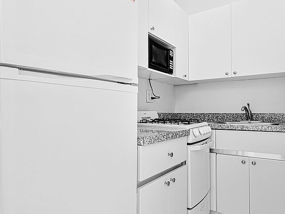 5th image of 1435 York Ave APT 3G