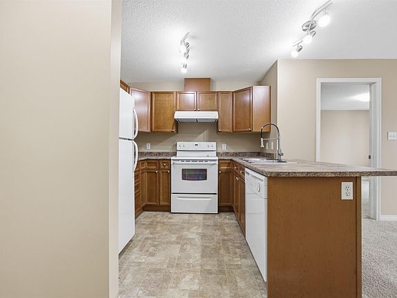 4th image of 4903 47th Ave #107