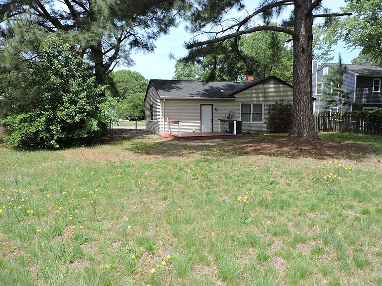 131 Fairmont Dr — Photo 3
