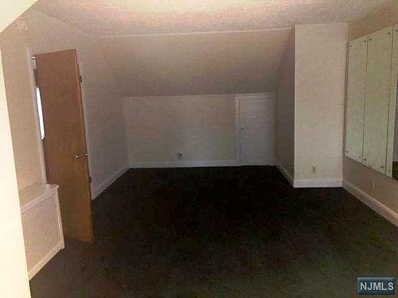4th image of 18 Canterbury Ave Floor 2