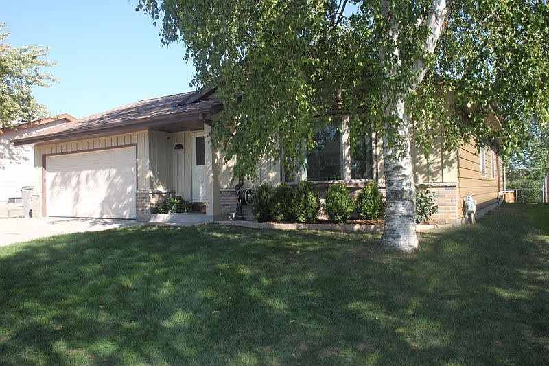 Well Maintained Spacious Ranch!