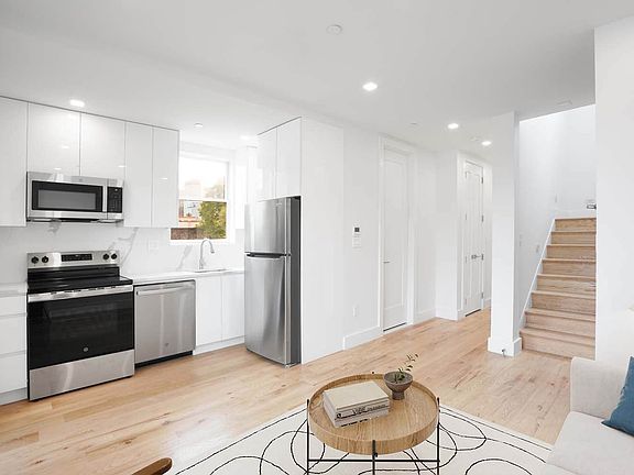5th image of 513 17th St APT 3R