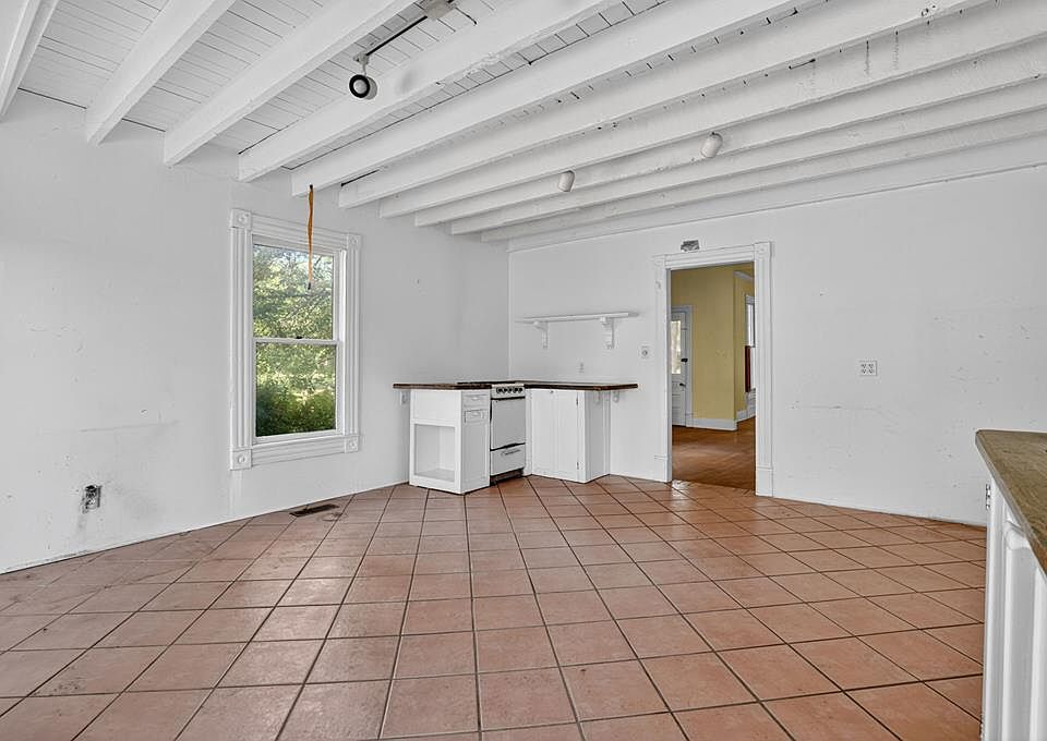 28th image of 11 Parker St