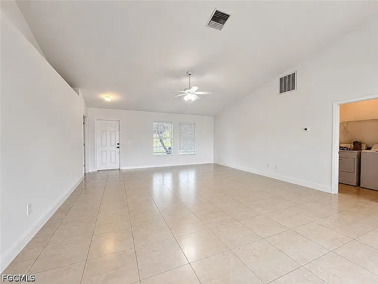 3306 39th St SW — Photo 3