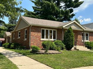 4844 W 98th St, Oak Lawn, IL 60453