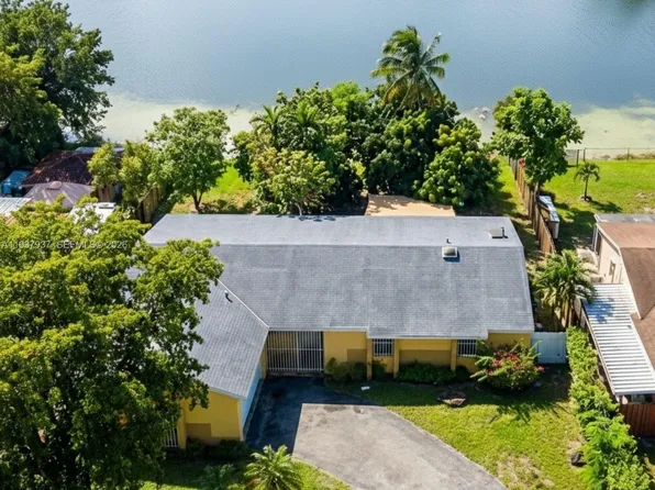 6204 NW 194th St, Hialeah, FL 33015
