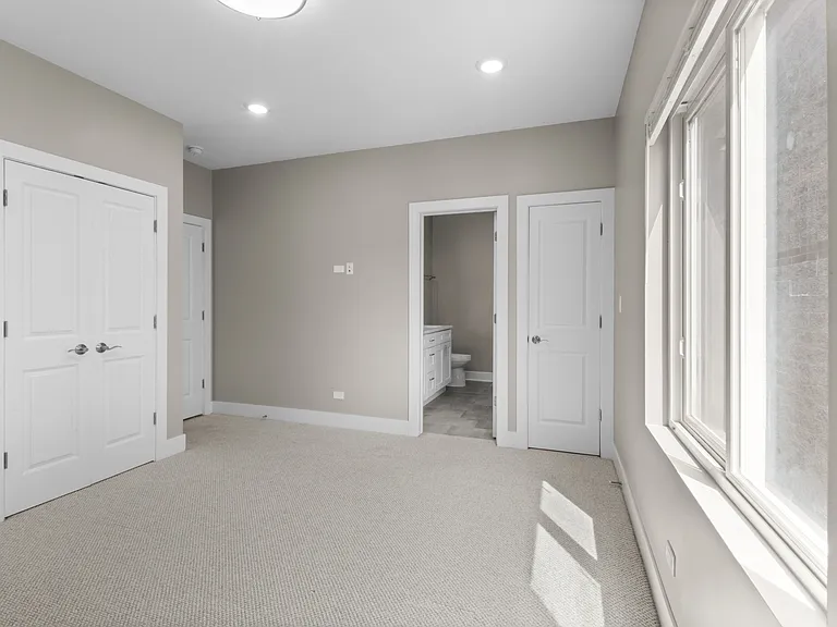 643 E 50th St #1 — Photo 11