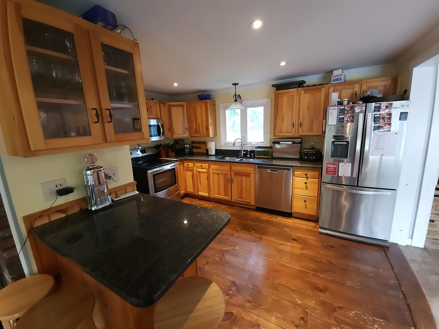 4 bed, 2.0 bath, 3220 sqft, $3,000 — Photo 4
