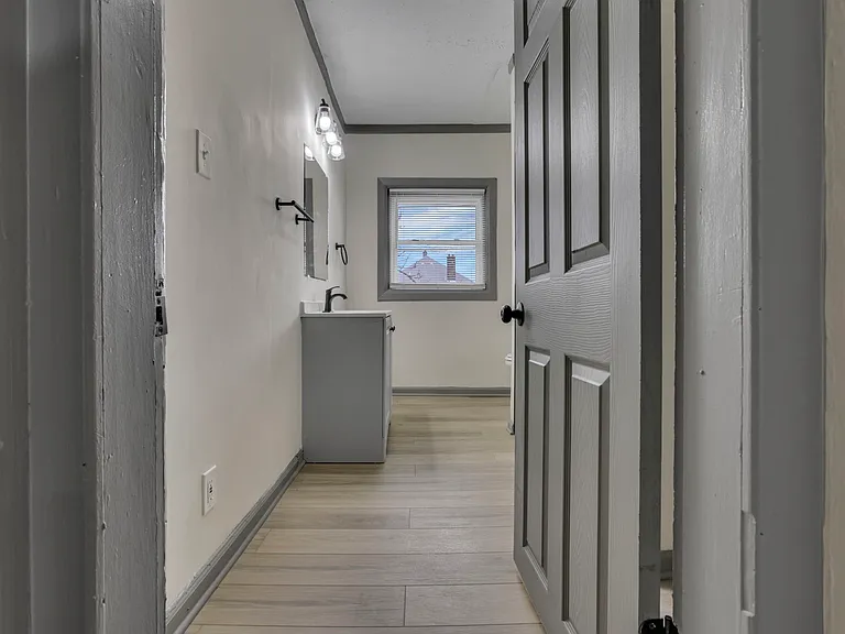 112 S Cypress Ave — Photo 9