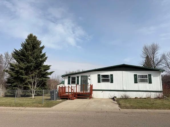 1852 16th St SW #35, Minot, ND 58701