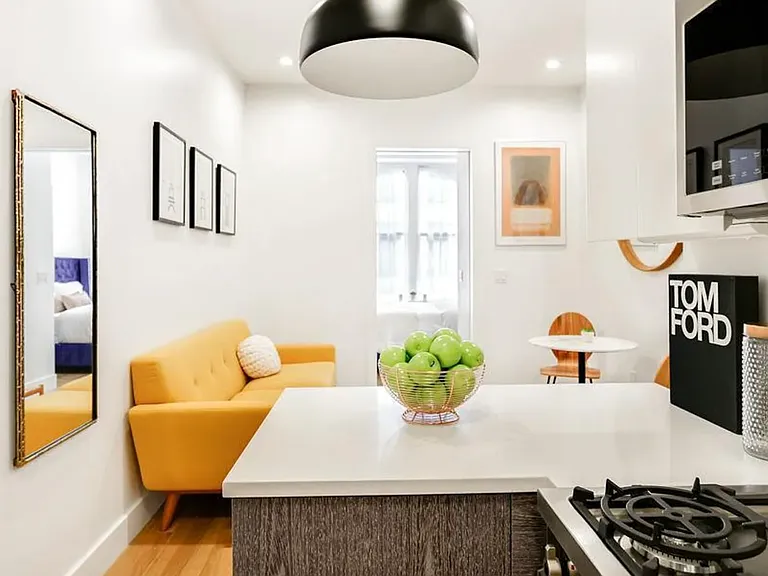 223 W 10th St #B — Photo 6