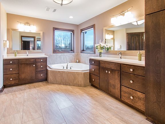 3rd image of 3020 S Meadow Creek Ct