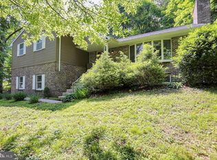 300 Mountain View Rd, Shillington, PA 19607