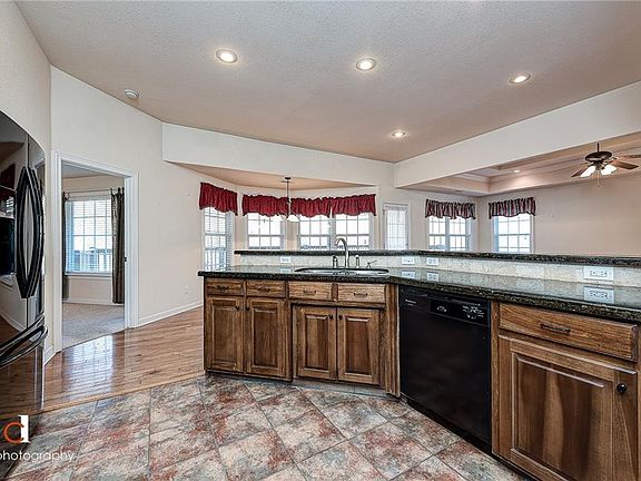 5th image of 36 Warwick Dr