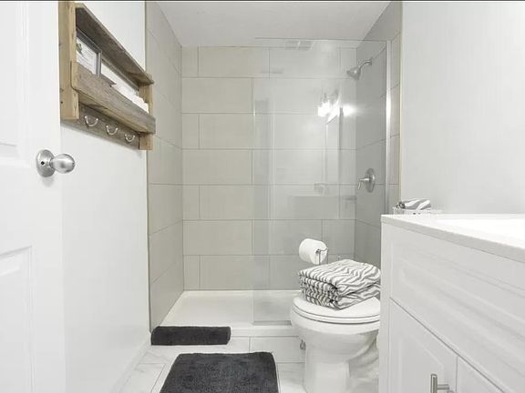 5th image of 1170 Calley Dr APT C