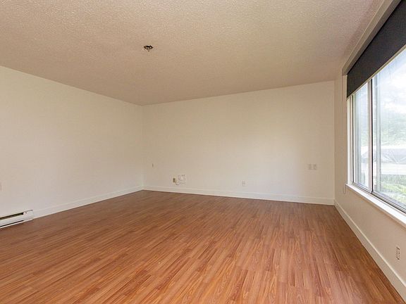 5th image of 14448 106th Ave
