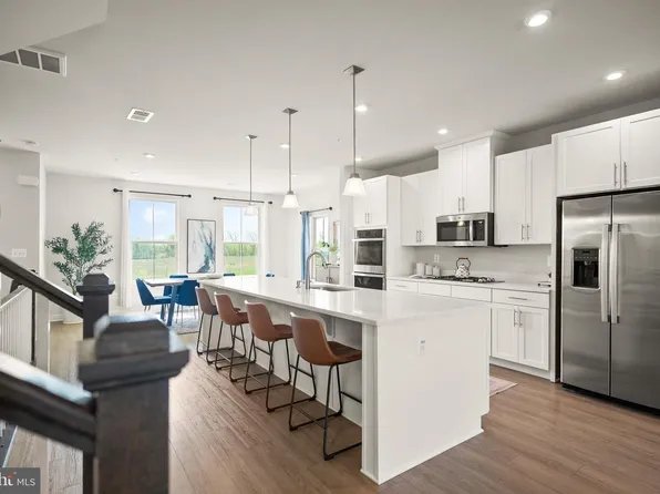 24252 Thurso Sq, Sterling, VA 20166