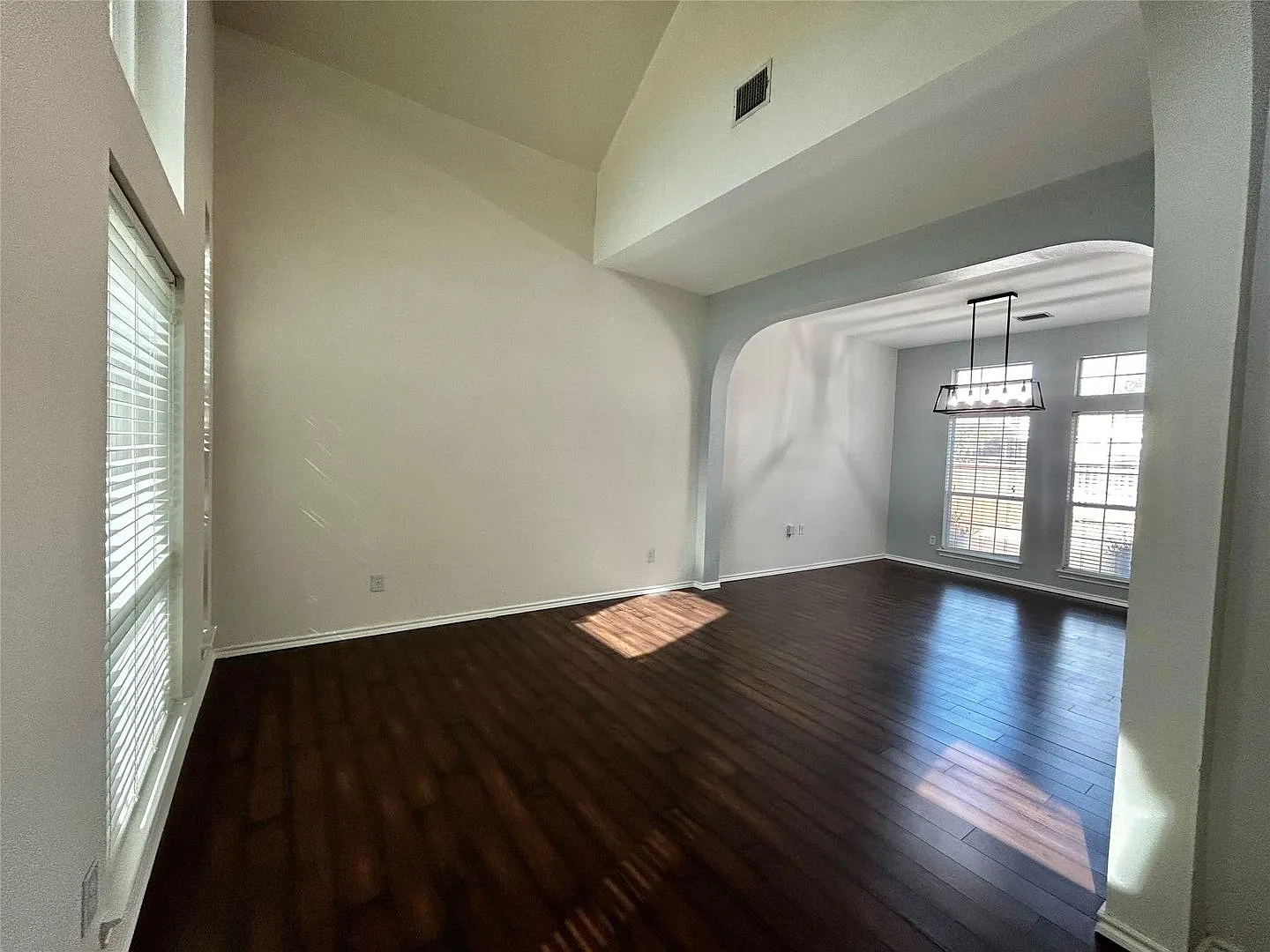 Spacious Home in BISD — Photo 3