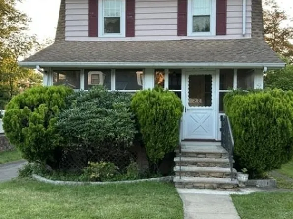 32 Hamilton Rd, Verona Twp., NJ 07044