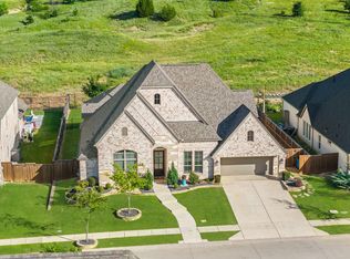 996 Myers Park Trl, Roanoke, TX 76262