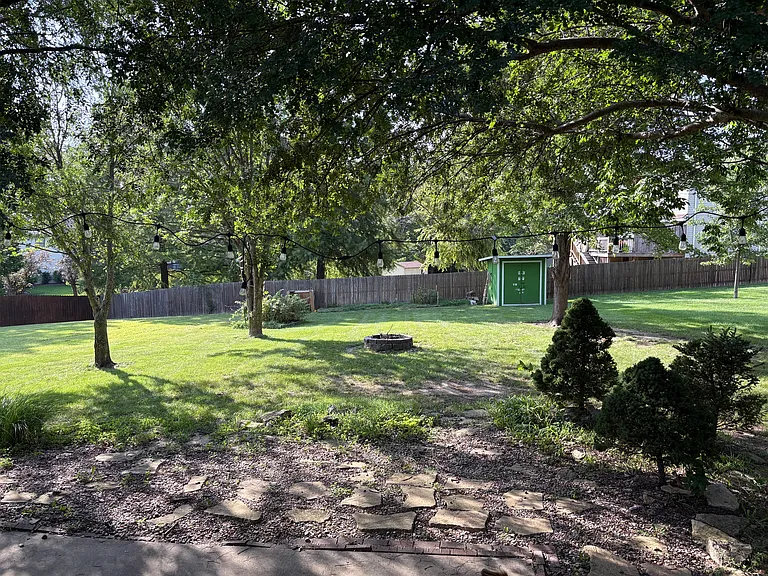 11834 Virginia Ave — Photo 5