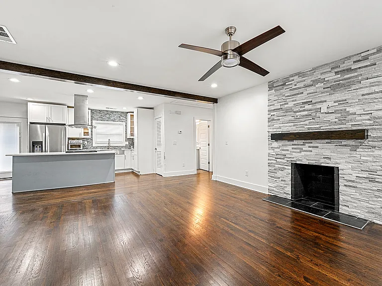 2224 Pinehurst Dr — Photo 3