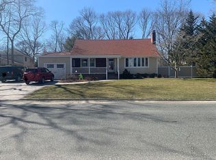 4 Saint James Rd, Lake Grove, NY 11755