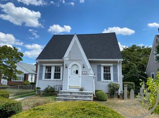 122 Calaman Rd, Cranston, RI 02910