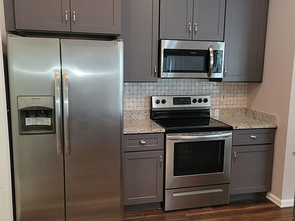 4th image of 582 Oakmont Dr
