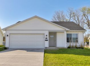 4343 Grover Woods Ln, Des Moines, IA 50317