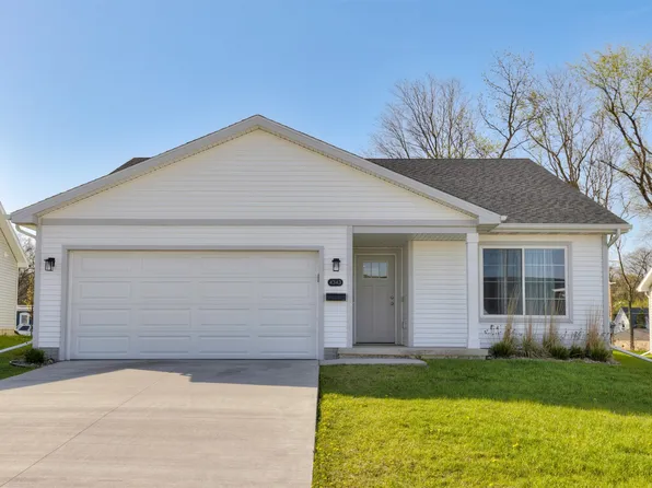 4343 Grover Woods Ln, Des Moines, IA 50317