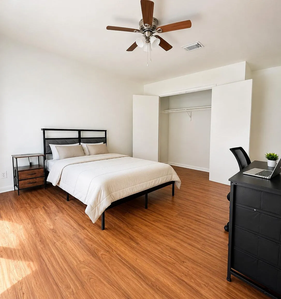 4 bed, 2.5 bath, 2049 sqft, $866 — Photo 1