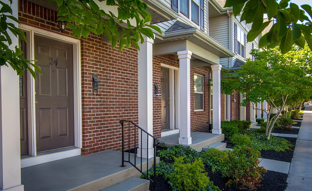 200 East Avenue Apartments and Townhomes — Photo 1