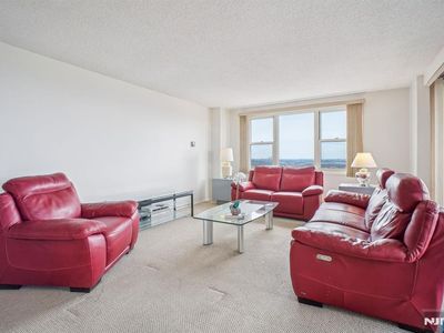 555 North Ave APT 17R, Fort Lee, NJ, 07024