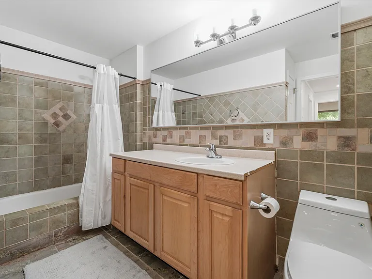2148 Jordan Ct — Photo 17