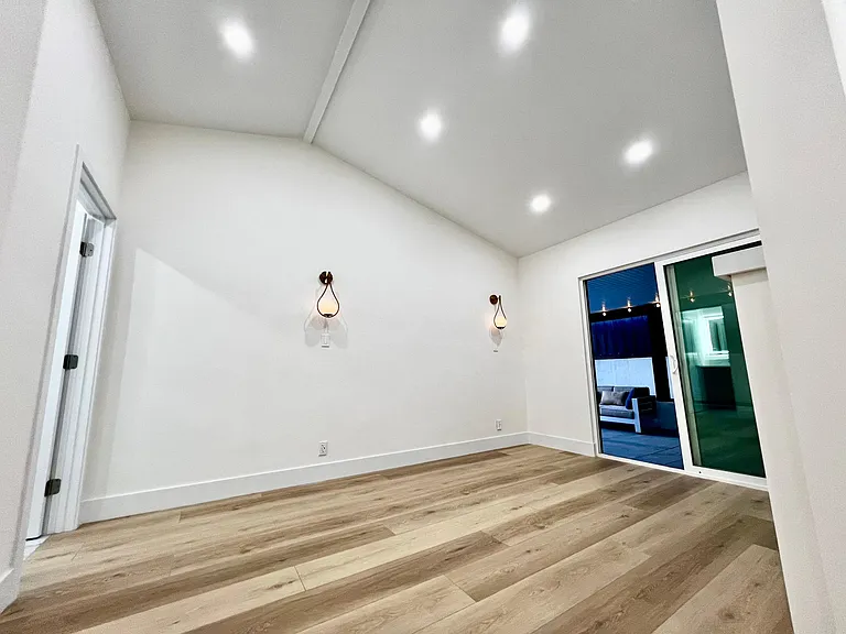 21360 Avenue San Luis — Photo 30