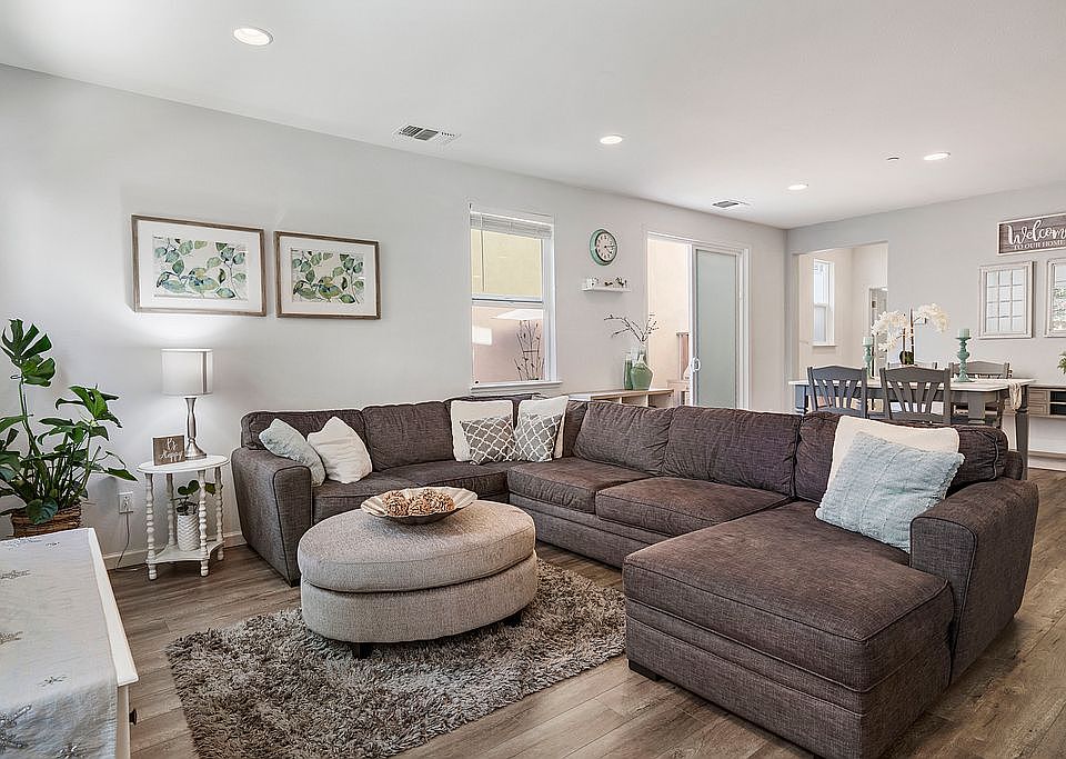 2nd image of 133 Palomino Pl