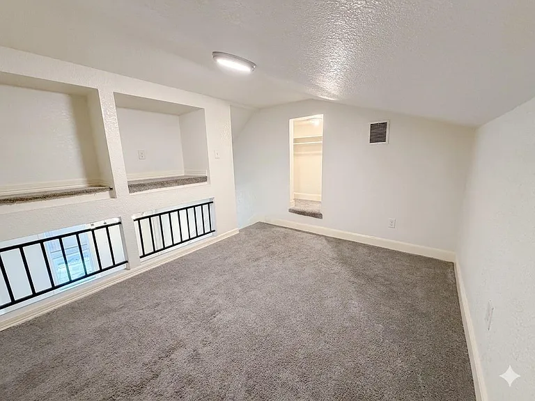 2127 Maximilian St #3 — Photo 6