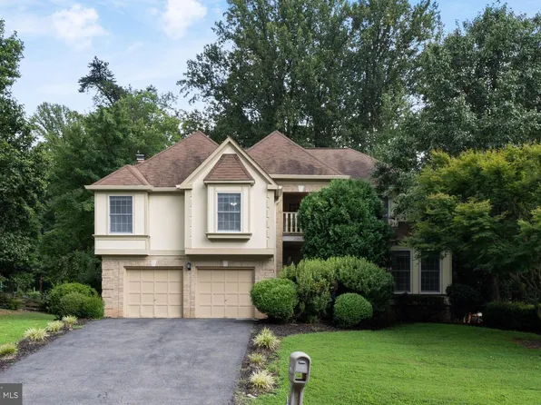 11665 Gilman Ln, Herndon, VA 20170