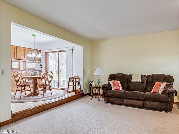 5th image of 743 Woodhaven Dr