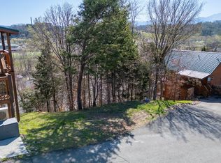 32 Blueberry Ridge Way, Pigeon Forge, TN 37863