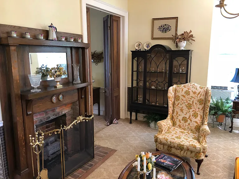824 University Ave — Photo 17