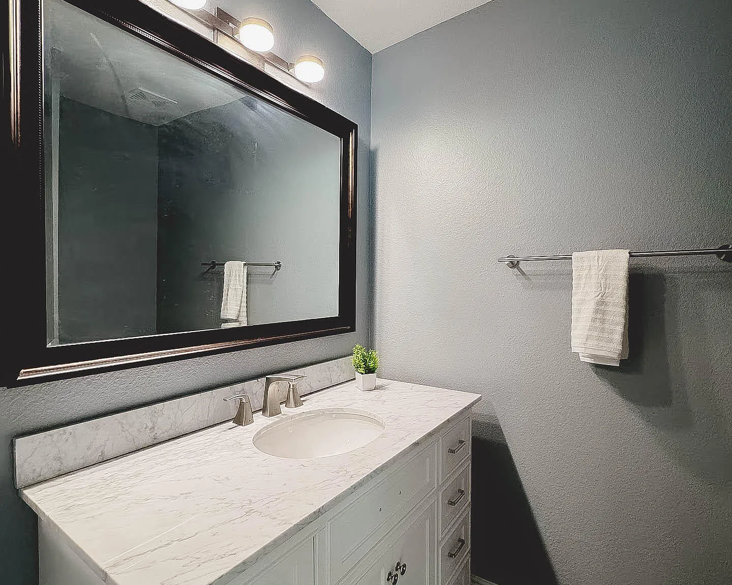 2 bed, 1.5 bath, 1023 sqft, $2,000 — Photo 2