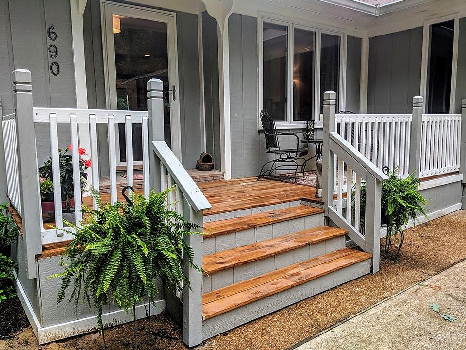 1st image of 690 Woodbird Pl