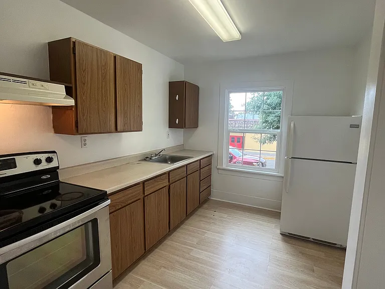 214 E 11th St #1 — Photo 1