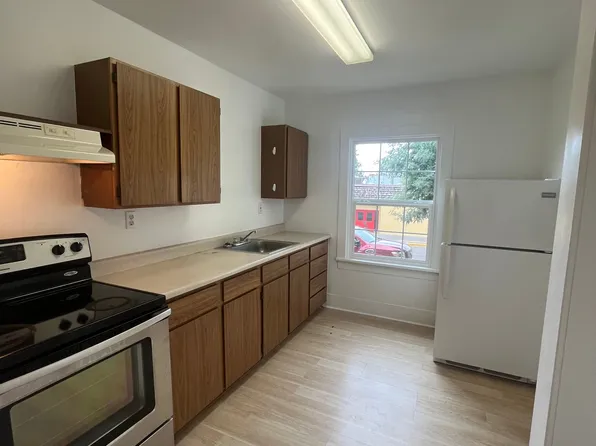 214 E 11th St #1, Coquille, OR 97423