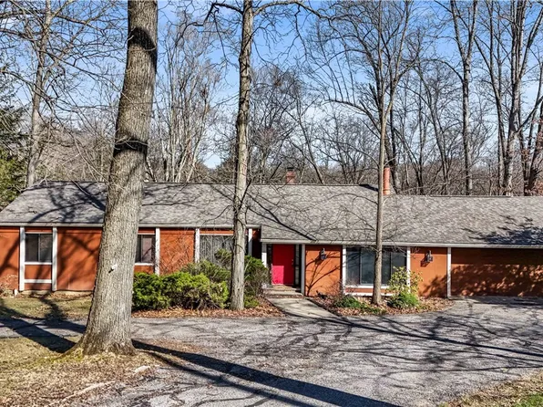 7499 Woodlake Dr, Walton Hills, OH 44146